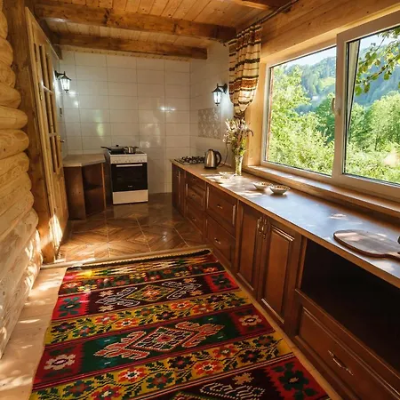 хата різьбяра Lodge *