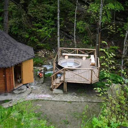 Lodge хата різьбяра *