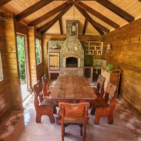 хата різьбяра Byalobereska