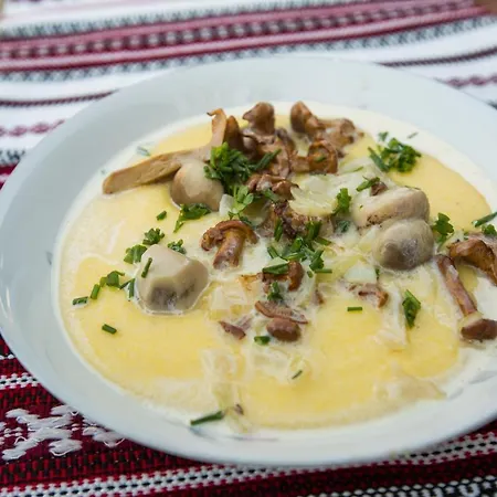 хата різьбяра Lodge *