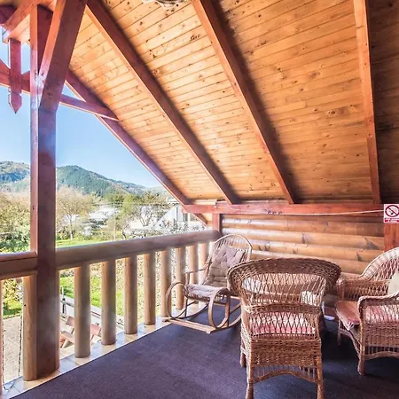 Lodge хата різьбяра *