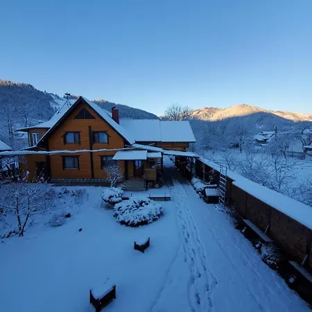 хата різьбяра Lodge *