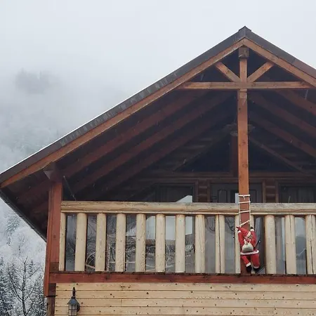 хата різьбяра Lodge *