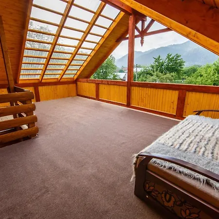 Lodge хата різьбяра Byalobereska